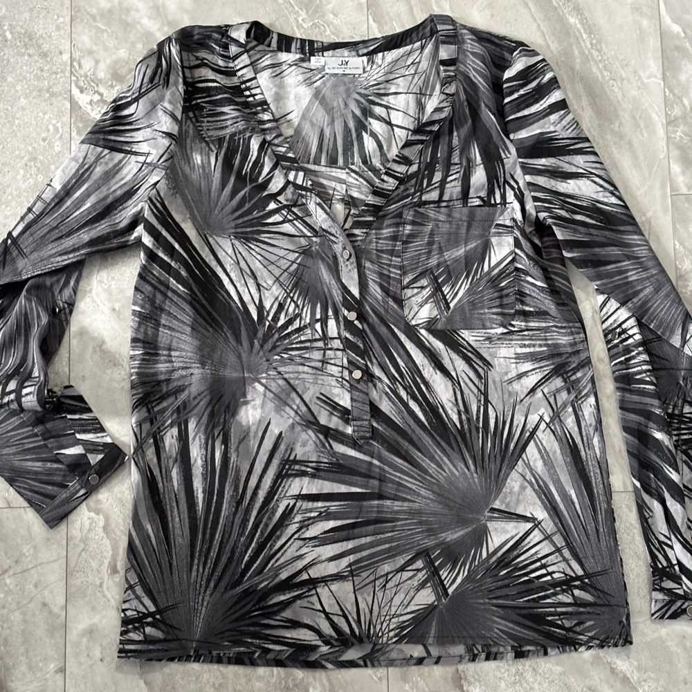 JV by Johnny Was Black & Gray Palm-Print Long Sleeve Henley